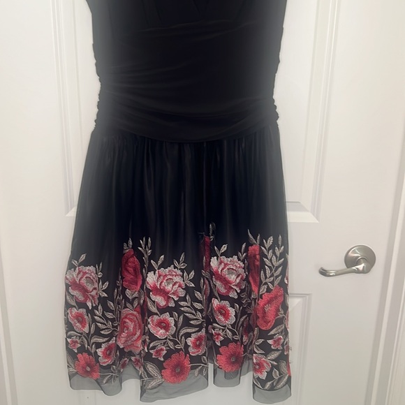 Beautiful full floral skirt sleeveless dress with full under the skirt size 12 - Picture 2 of 8